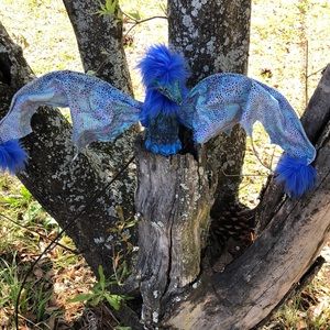 Blue shoulder puppet dragon